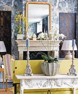 maximálna obývacia izba s konzolovými stolíkmi so sviečkami