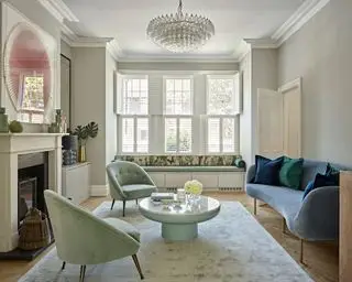 Ideas para salas de estar largas: 10 reglas de diseño esenciales para hacer que un espacio estrecho parezca más amplio