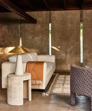 Kelly Wearstler diseñó una casa con muebles neutros