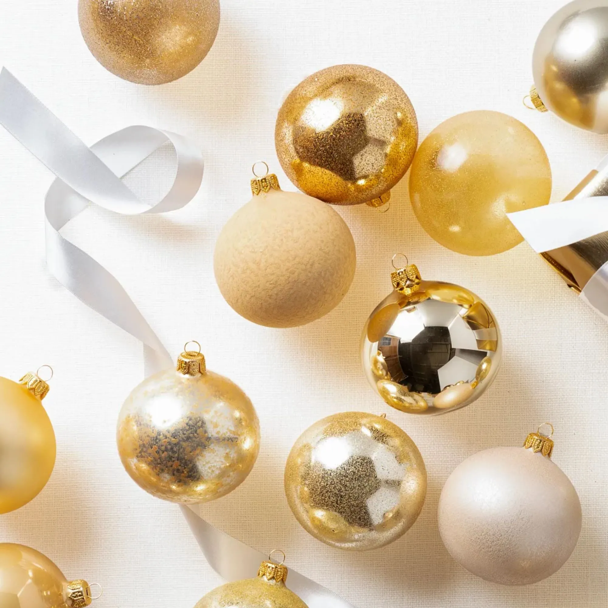 Zlaté vianočné ozdoby' loading='lazy' title=