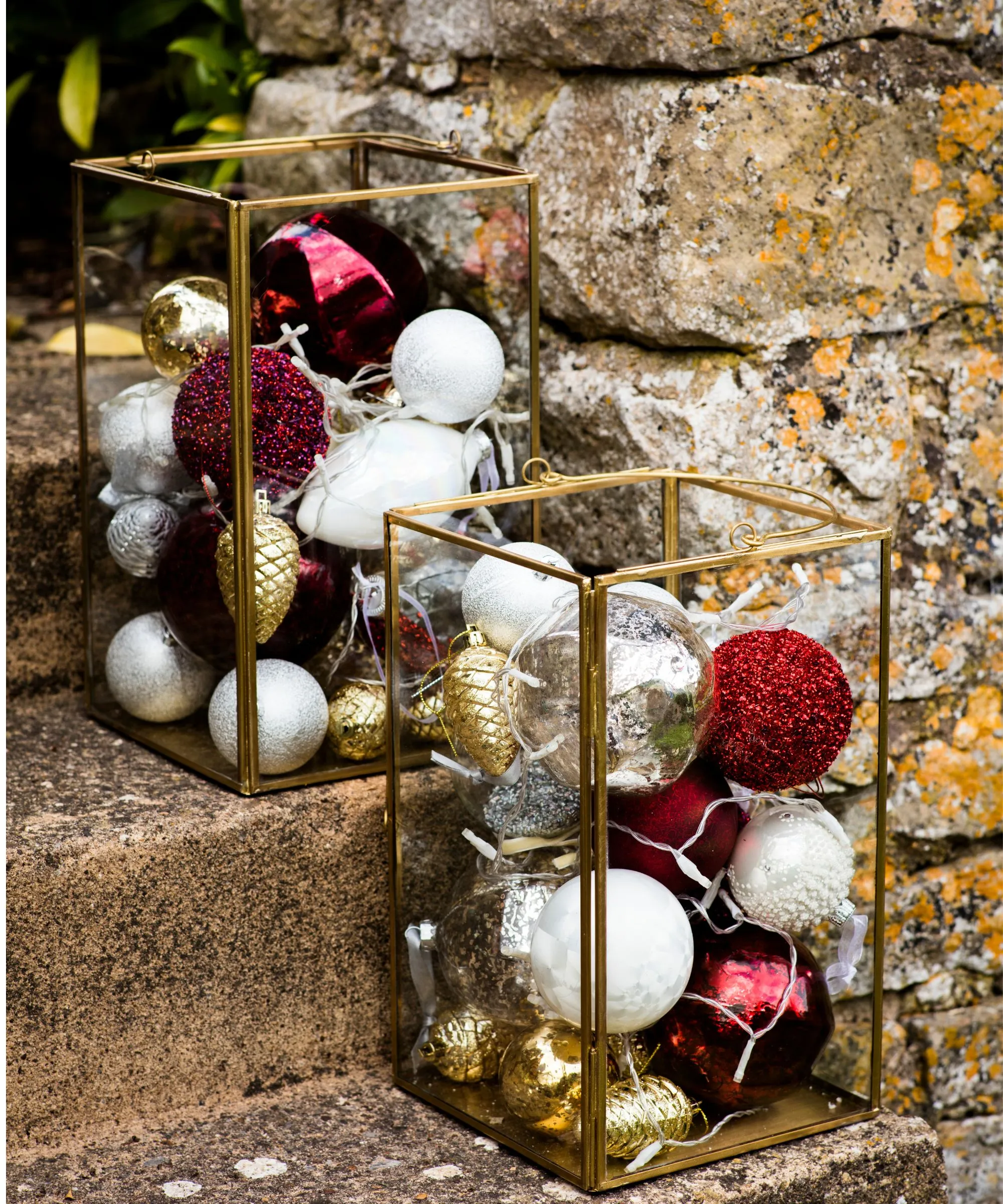 Vyskúšajte tento rýchly a jednoduchý hack na ozdobný stôl s vianočnými ozdobami pomocou kúskov, ktoré už vlastníte