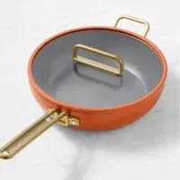 „Tady je toho hodně co milovat“ – Nechali jsme se unést pánví Stanleyho Tucciho a právě je v prodeji