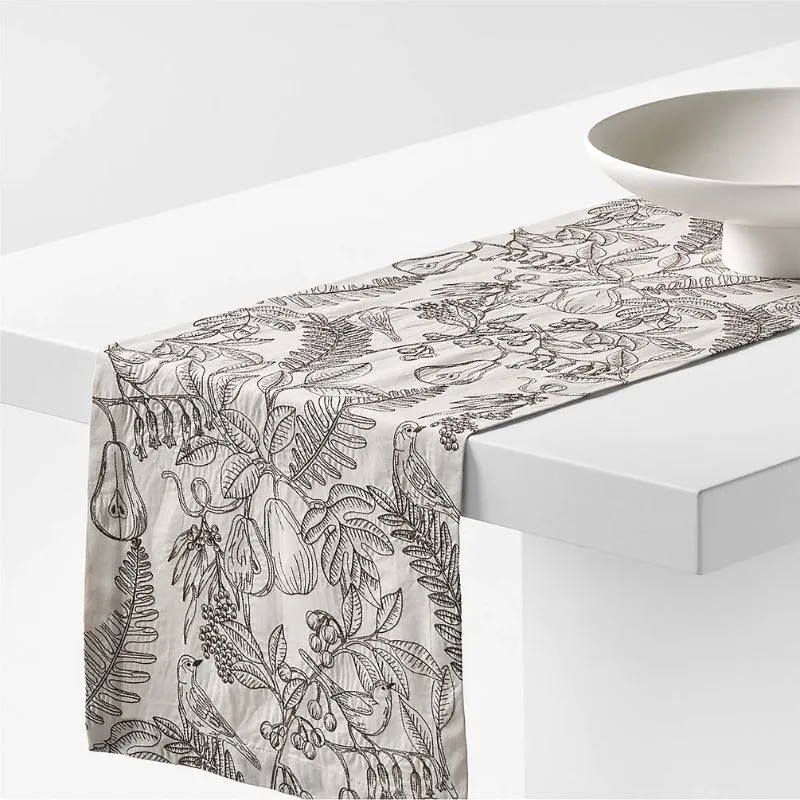 Caminho de mesa floral preto e branco' loading='lazy' title=