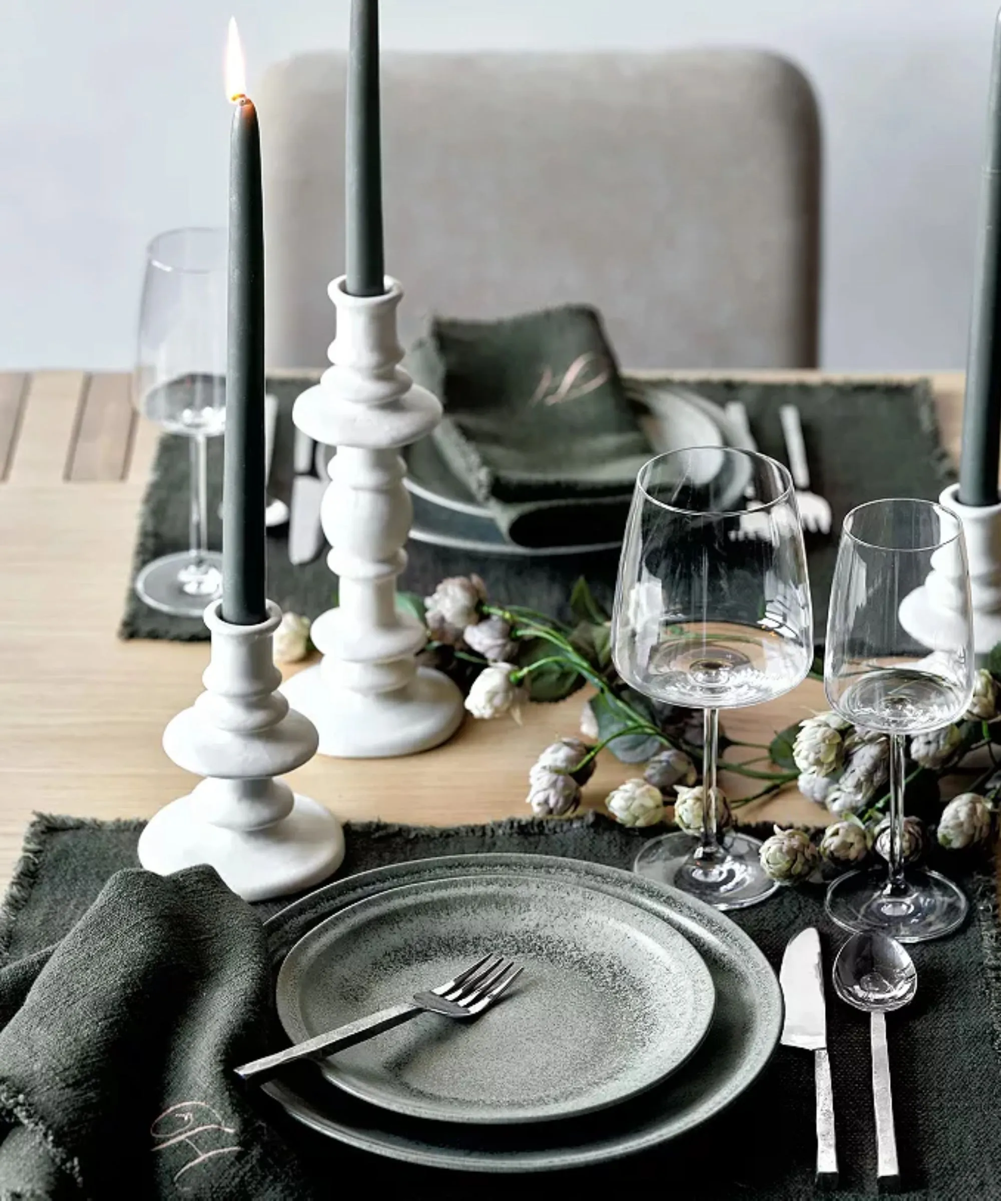 Mesa verde com grés cinza' loading='lazy' title=