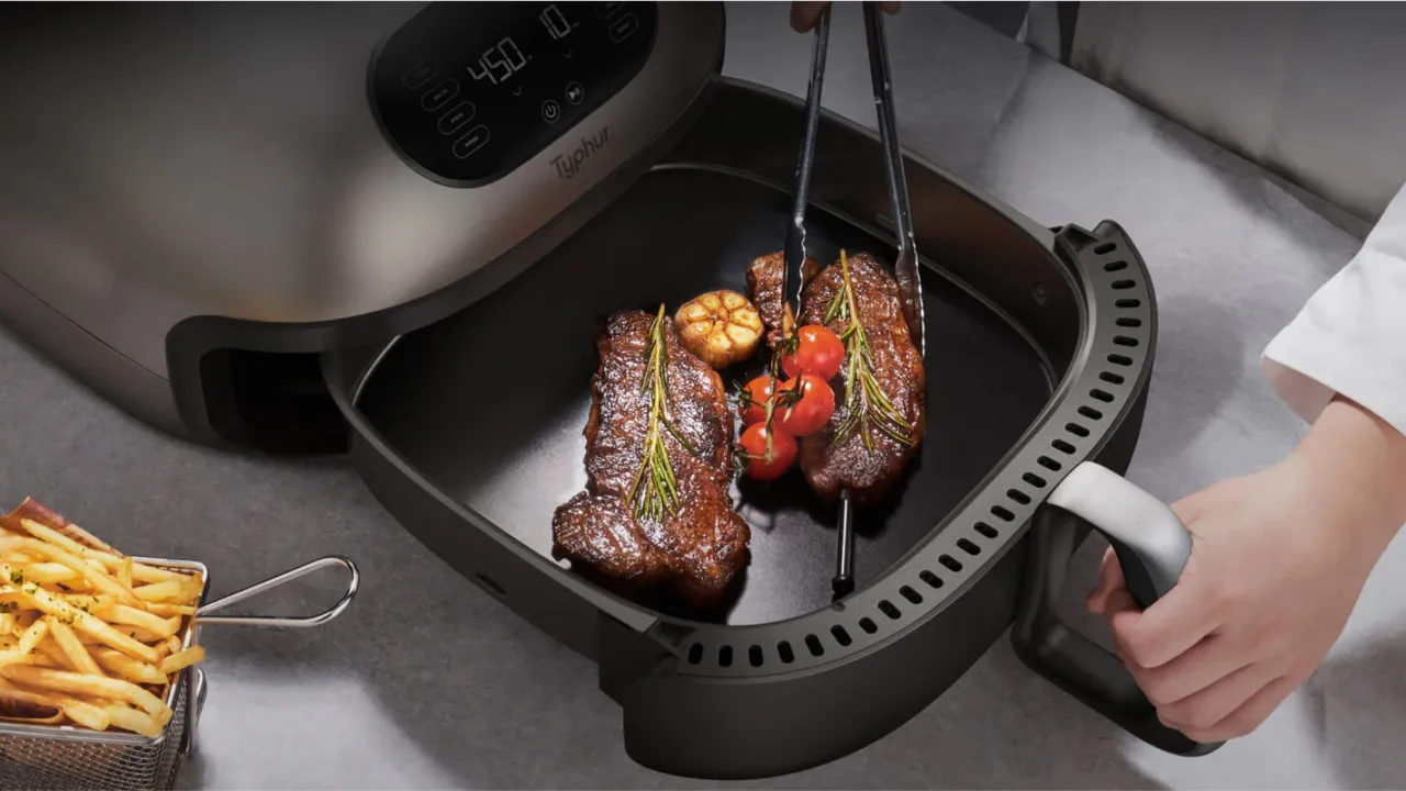 Typhur Dome Air Fryer na vaření steaků' loading='lazy' title=