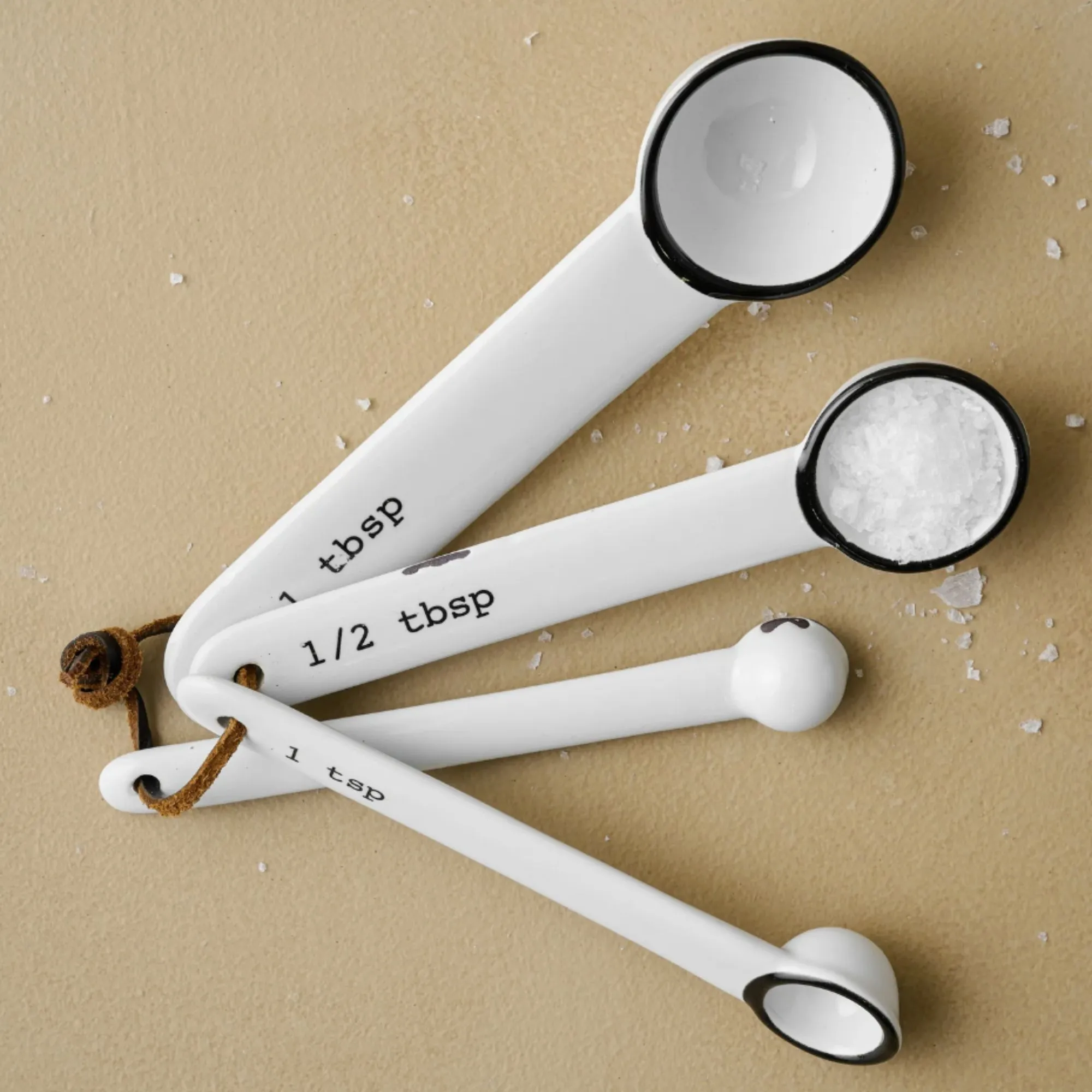 Černé a bílé odměrky' loading='lazy' title=