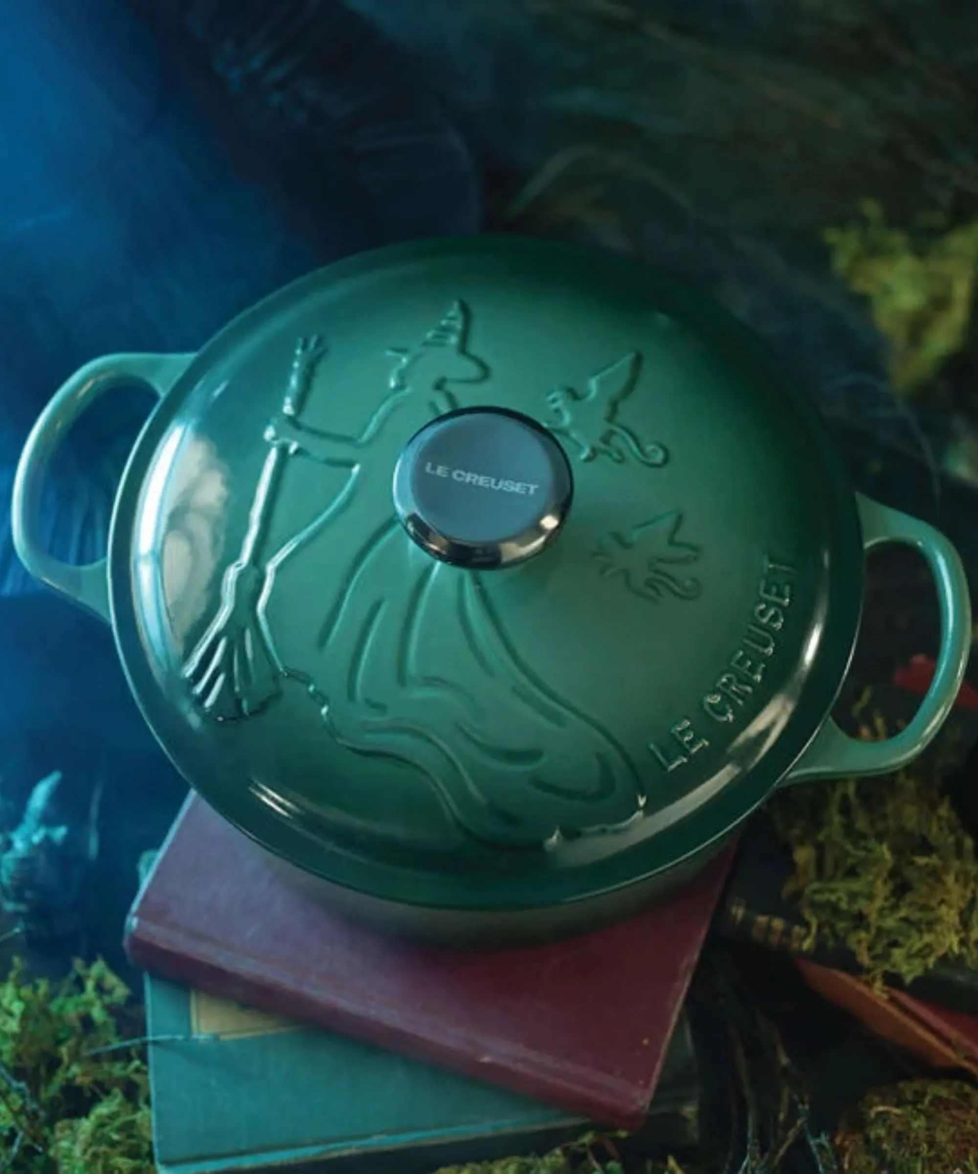 Emerald zelená reliéfní holandská trouba s designem čarodějnice a černým niklem Nob' loading='lazy' title=