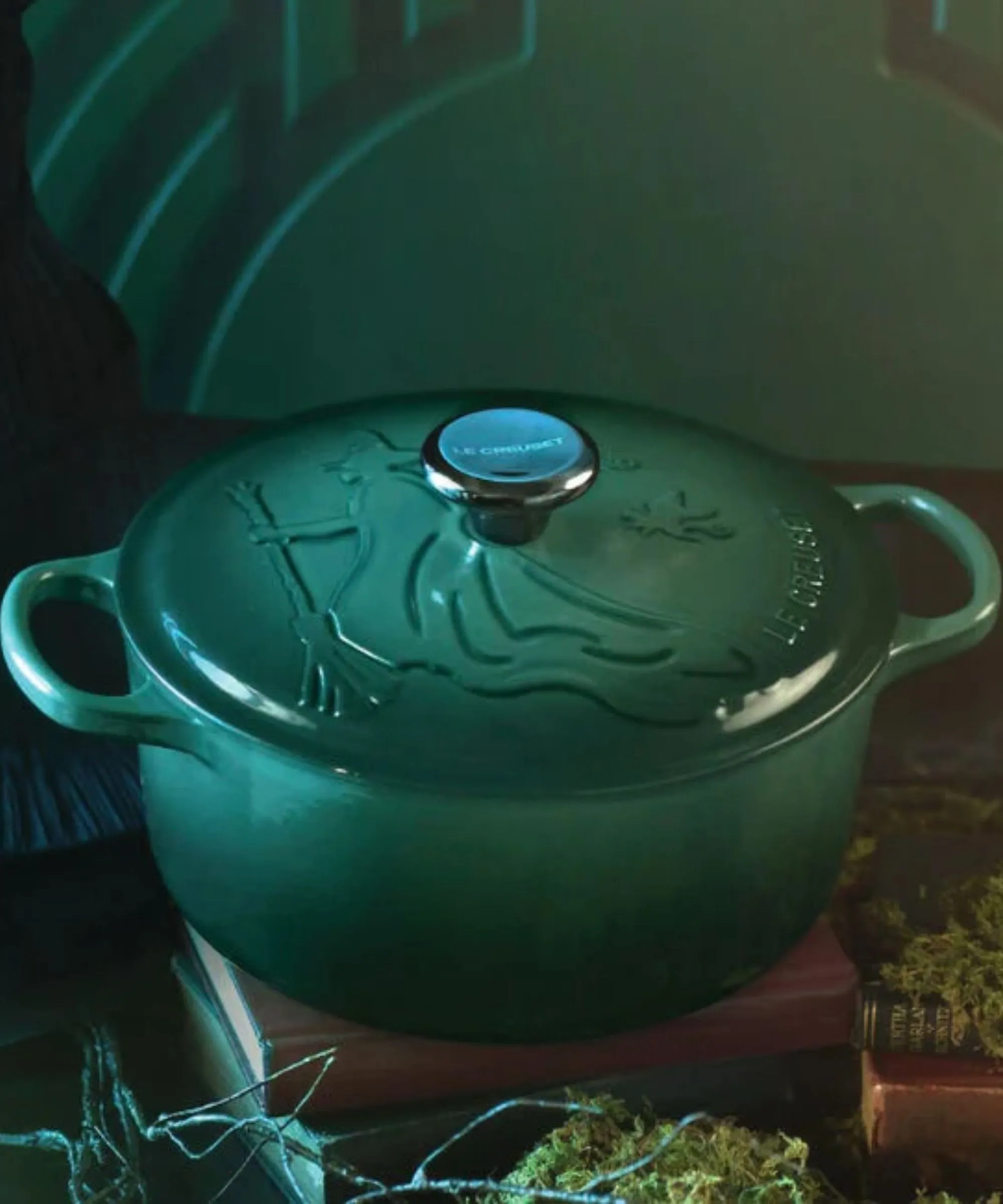 Magická nová kolář Le Creuseta se oddává mé zlé posedlosti, zatímco čekám na nový film - a to je vrženo fanoušky do šílenství