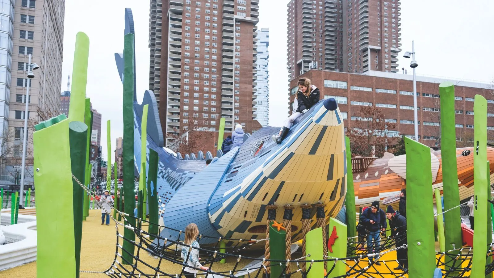 detské ihrisko v tvare veľryby v Hudson v New Yorku' loading='lazy' title=