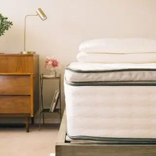 Narożnik zielonego materaca z awokado.