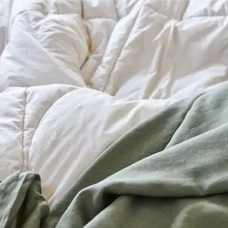 Zbliżenie na wkład do kołdry Avocado Alpaca.