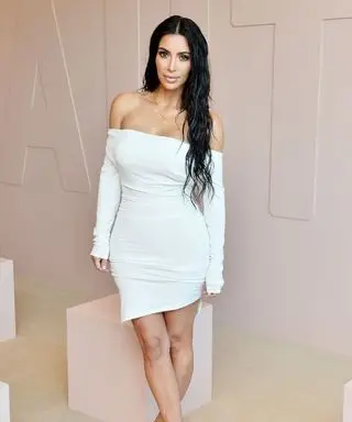 Kim Kardashian은 자신의 '꿈'인 Palm Springs 맨션을 만들기 위해 안도 타다오(Tadao Ando)를 영입했습니다. 계획 보기