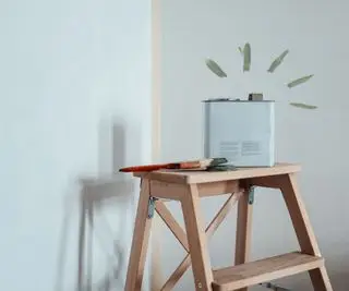 Les décorateurs professionnels disent que c'est le moment idéal pour retirer le ruban adhésif pour peintre – pour une finition fabuleusement impeccable.