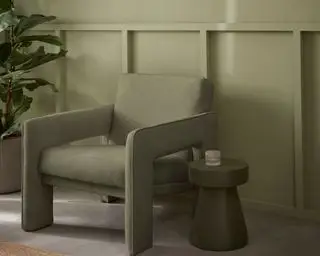 salón y silla verdes