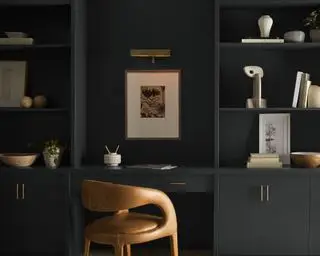 oficina en casa negra