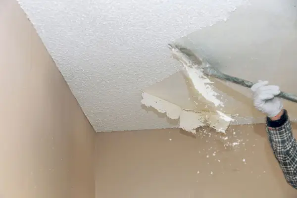 Come rimuovere la struttura da un soffitto