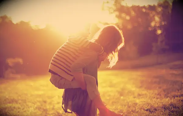 15 jednoduchých způsobů, jak šířit štěstí a laskavost kolem vás