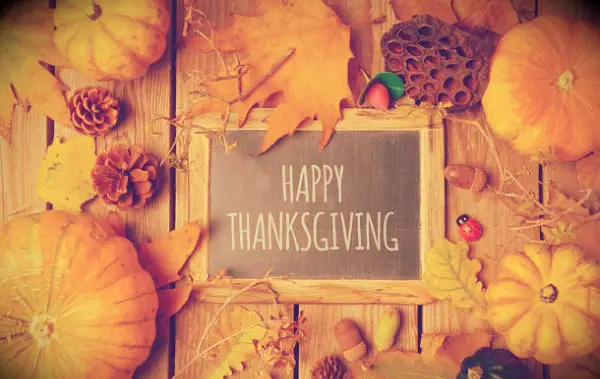 Top 30 citací díkůvzdání, výroky a zprávy pro radostnou dovolenou