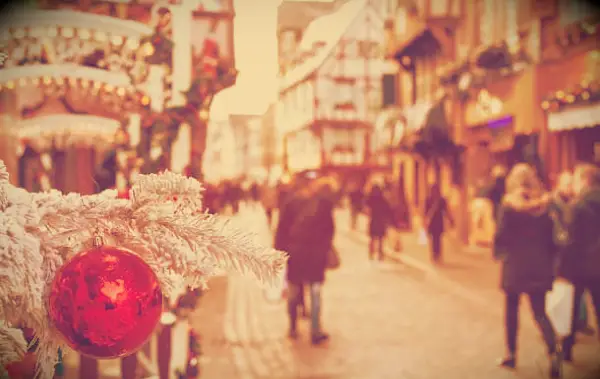 120 krótkich cytatów świątecznych na szczęśliwe wakacje