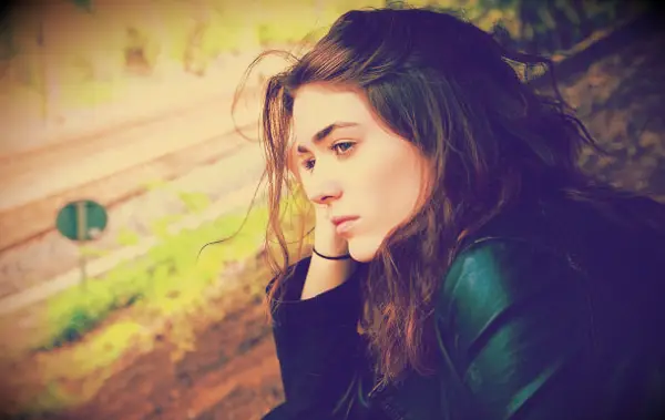 105 citas de personas falsas que te ayudarán a seguir adelante y construir una vida más feliz