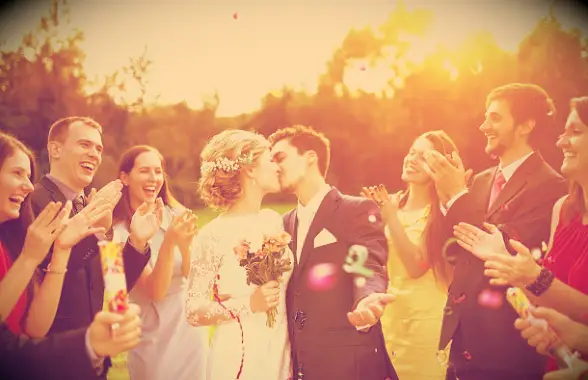 100 vtipných svatebních citací, díky nimž se všichni na oslavě rozesmívají