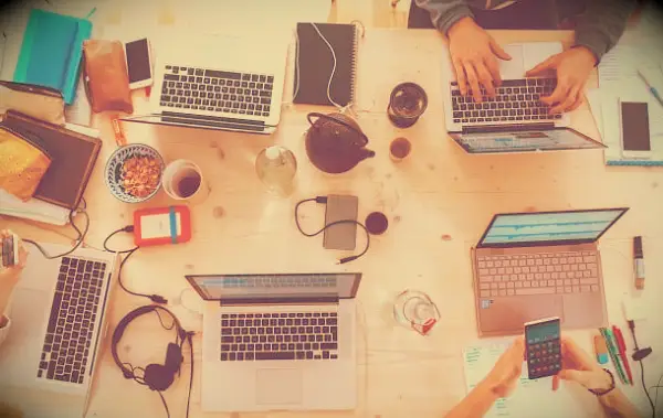 60 citácií tímovej práce pre inteligentnú a hladkú prácu