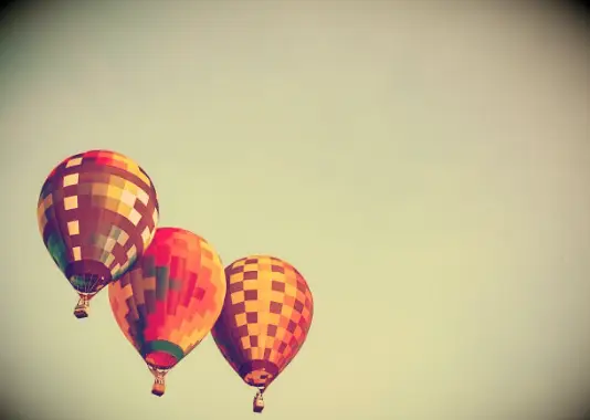 212 Tri slovné citácie a titulky o láske, živote, úspechu a oveľa viac