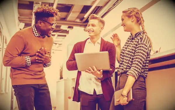 105 Citas de trabajo divertidos para la oficina que te hará reír y aliviar el estrés