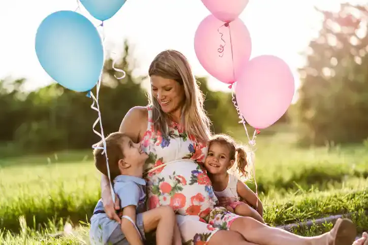 Was hat eine Gender-Reveal-Party damit zu tun?
