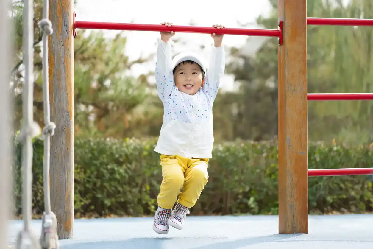 あなたの小さなヒーローにぴったりな、力強い男の子の名前 108 選