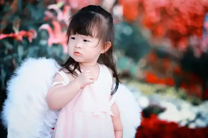 105 babypigenavne, der repræsenterer engle