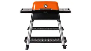 Il grill a gas Napoleon PHANTOM ROGUE SE 425 RSIB su sfondo bianco