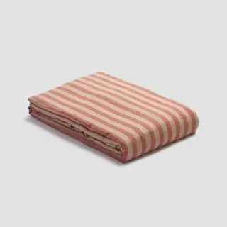 회색 배경에 사암 시트입니다.