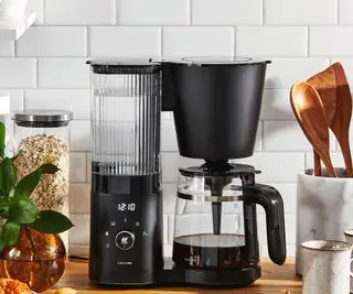 Cafeteira Zwilling em preto na bancada