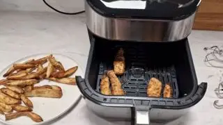 La friteuse à air Instant Vortex faisant du bacon