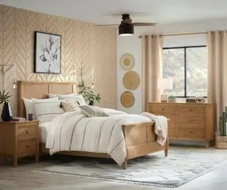 Móveis Home Depot em um quarto.