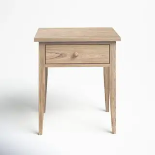 Bronwyn Nightstand contra um fundo branco.