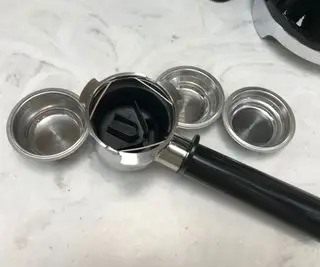 에스프레소를 만드는 스메그 에스프레소 머신