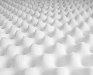 Qu'est-ce qu'un surmatelas en forme de caisse à œufs ? Les experts expliquent les avantages et les inconvénients