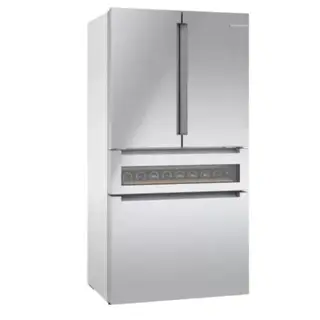 Un réfrigérateur Bosch argenté à trois portes