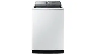 Eine weiße Samsung-Waschmaschine auf weißem Hintergrund