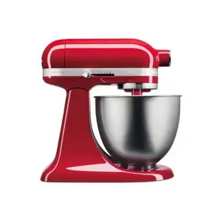 Mini batteur sur socle KitchenAid Artisan sur fond blanc.