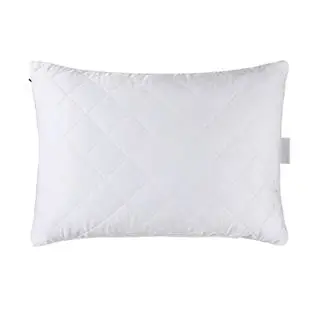 Cuscino FluffBase in eucalipto su sfondo bianco.