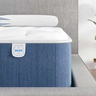Le coin du matelas hybride Bear Elite.