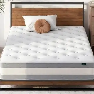 침대 위에 놓인 지누스 쿨링 젤 매트리스.