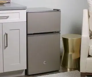 Mini-réfrigérateur GE à double porte