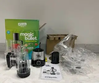 조리대 위의 Magic Bullet Kitchen Express