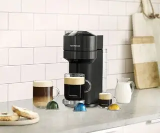 Une Nespresso Vertuo Creatista sur fond blanc