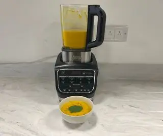 Ninja Foodi Cold & Hot 블렌더에 섞을 준비가 된 병아리콩