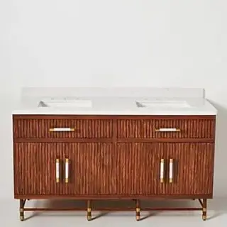 Deluxe Tamboured Vanity vor grauem Hintergrund.